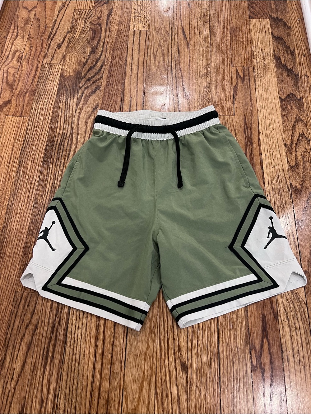 Air Jordan Men’s Basketball Shorts Jumpman DriFIT Green Khaki Size XS